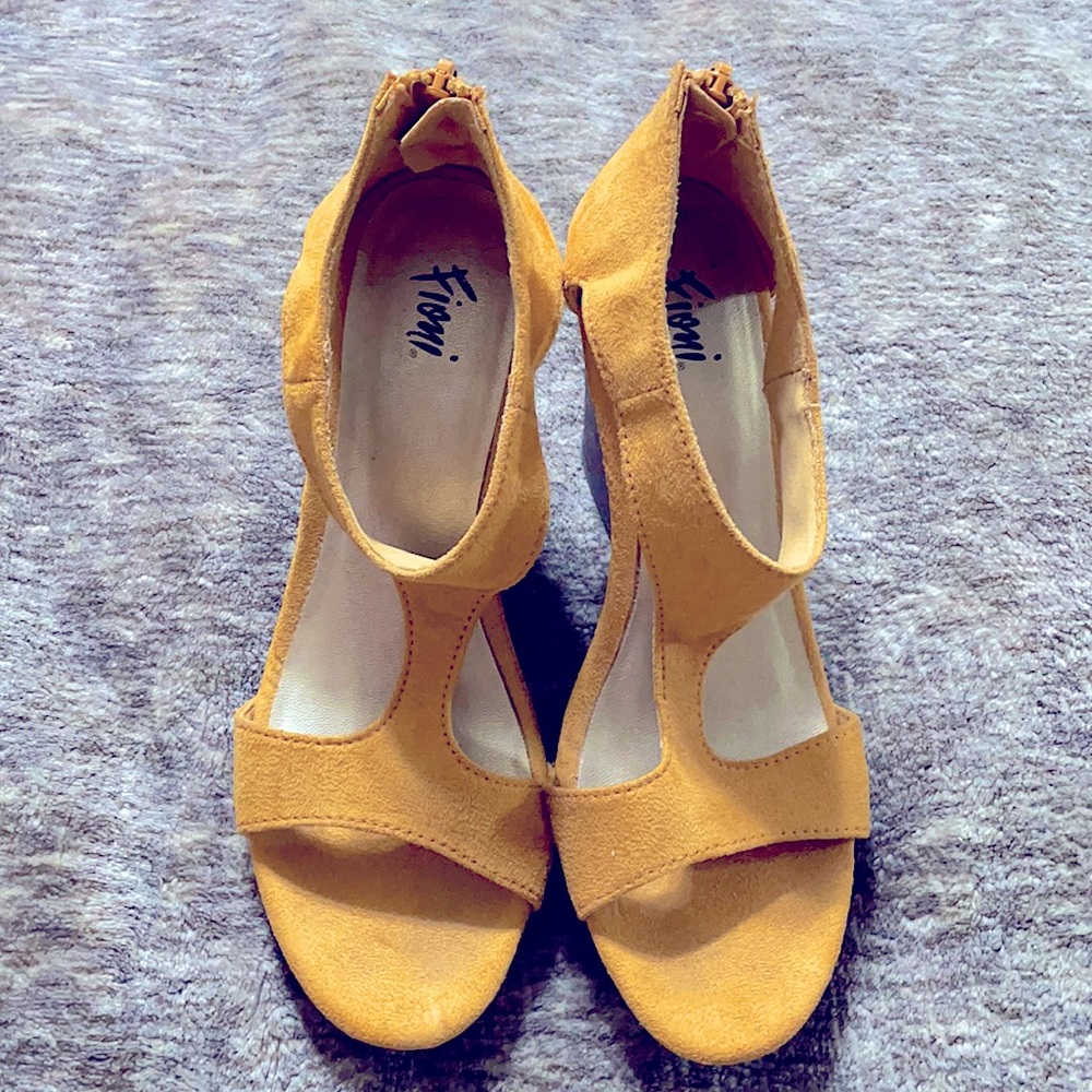 Yellow wedges